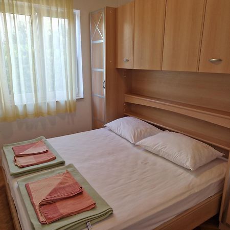 Apartment Zeleni Dramalj Buitenkant foto